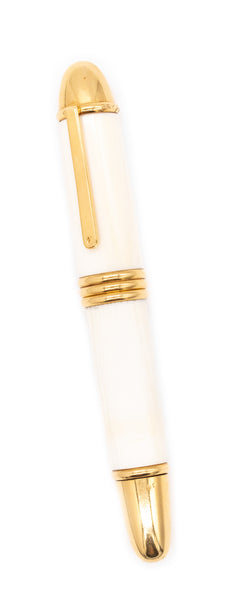 *French Bry & Co Paris 1970 Montblanc Fountain Pen In 18Kt Yellow Gold & Bakelite