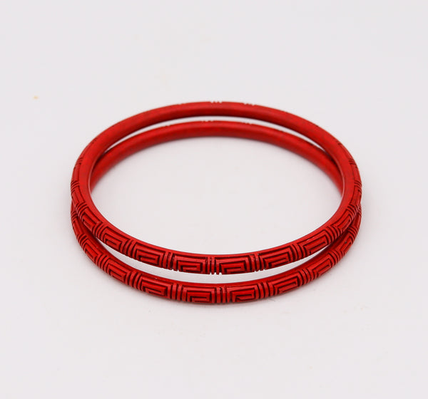 China 1890-1910 Antique Victorian Pair of Bracelets In Red Lacquer Cinnabar Wood