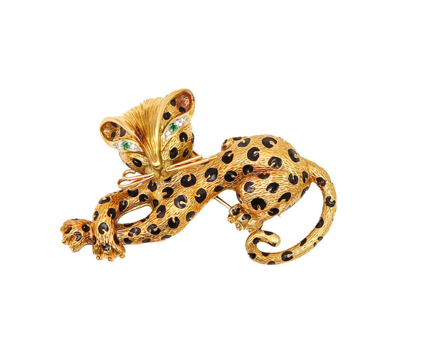 -Fred Of Paris 1970 Enamel Sauvage Cat Brooch In 18Kt Gold With Diamonds And Emerald