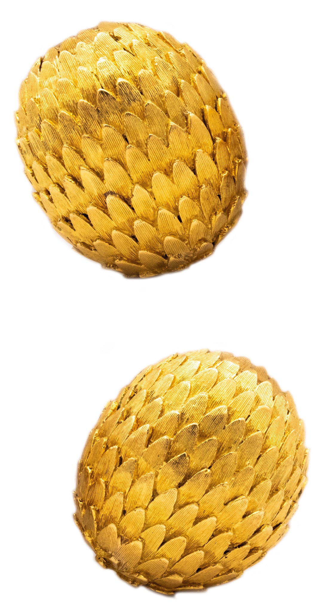 Italian 1950 Mid Century Oval Earrings With Textured Feathers In 18Kt Yellow Gold