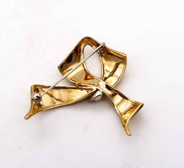 *Cartier 1970 Vintage bow brooch in solid 18 kt yellow gold with VS diamonds