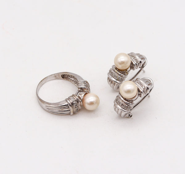 Contemporary Set Of Ring & Earrings In 14Kt Gold With Diamonds & 7 mm White Pearls