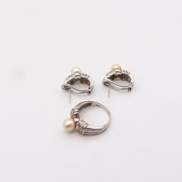 Contemporary Set Of Ring & Earrings In 14Kt Gold With Diamonds & 7 mm White Pearls
