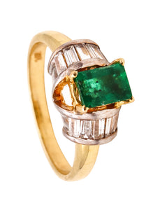 *Modern engagement ring in 14 kt yellow gold with 1.15 Cts in Colombian emerald & diamonds