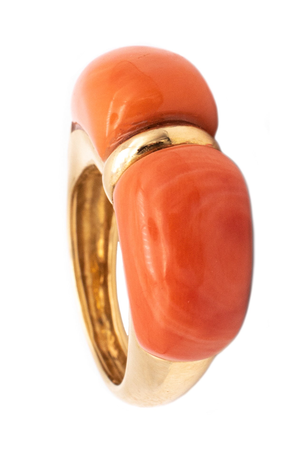 *Boucheron 1950 Paris by Andre Vassort Cocktail ring in 18 kt yellow gold with corals