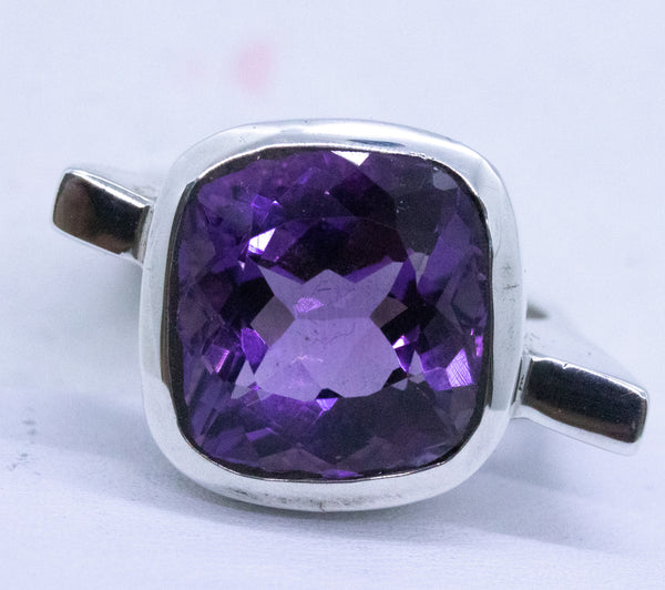 MODERNIST CONTEMPORARY STERLING SILVER GEOMETRIC RING WIT 7.56 Cts AMETHYST