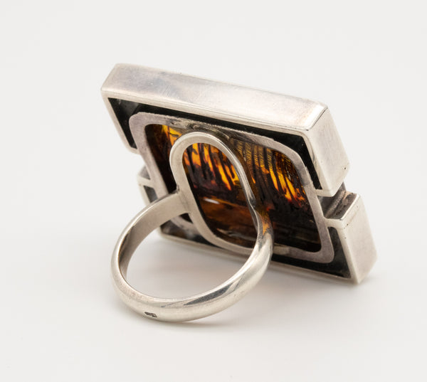 STERLING SILVER 1970'S MODERNIST VINTAGE RING WITH LARGE AMBER