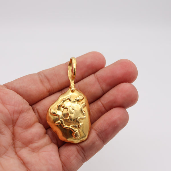 Jean Mahie 1970 Paris Rare Vintage Sculptural Abstract Pendant in Textured 22Kt Yellow Gold