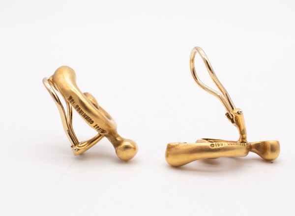 ANGELA CUMMINGS 1981 STUDIOS ABSTRACT SCULPTURAL EARRINGS IN 18 KT GOLD