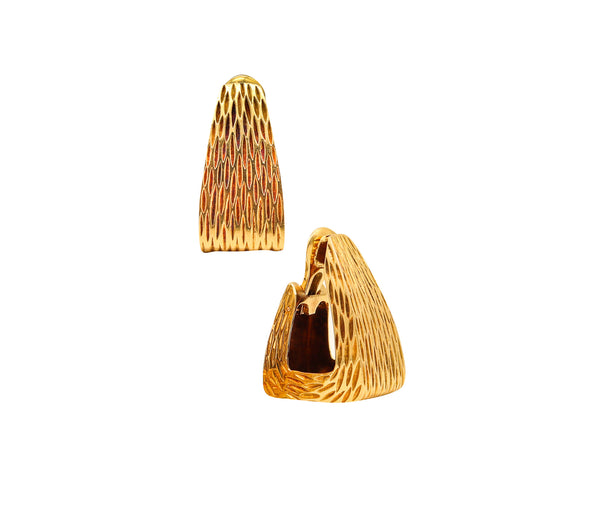 -Wander France 1960 Textured Rectangular Clips On Earrings In 18Kt Yellow Gold