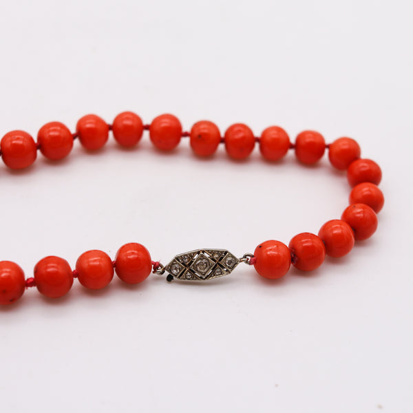 -Italian Art Deco 1930 Graduated Coral Beads Necklace Mount In 18Kt Yellow Gold