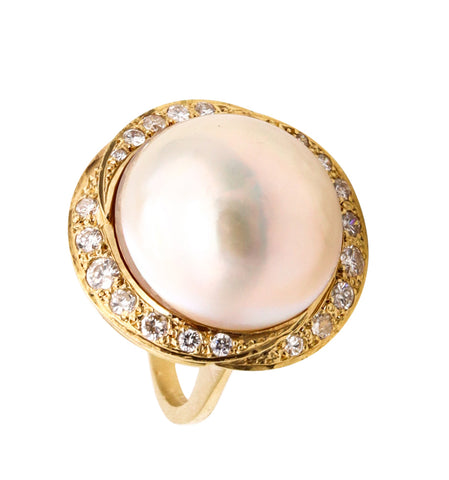 Italian 1960 Mid Century Cocktail Ring In 18Kt Yellow Gold With Mobe Pearl And Diamonds