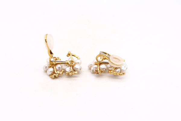 *Italian modern cluster earrings in 18 kt yellow gold with 1.10 Cts in peridot diamonds and pearls