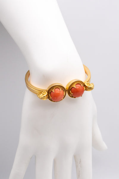 BRITISH ETRUSCAN REVIVAL 19 KT GOLD BRACELET WITH CORALS