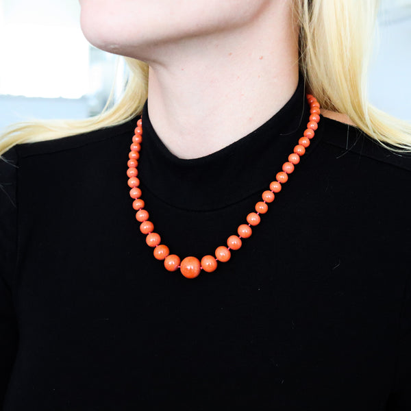 -Italian Art Deco 1930 Graduated Coral Beads Necklace Mount In 18Kt Yellow Gold