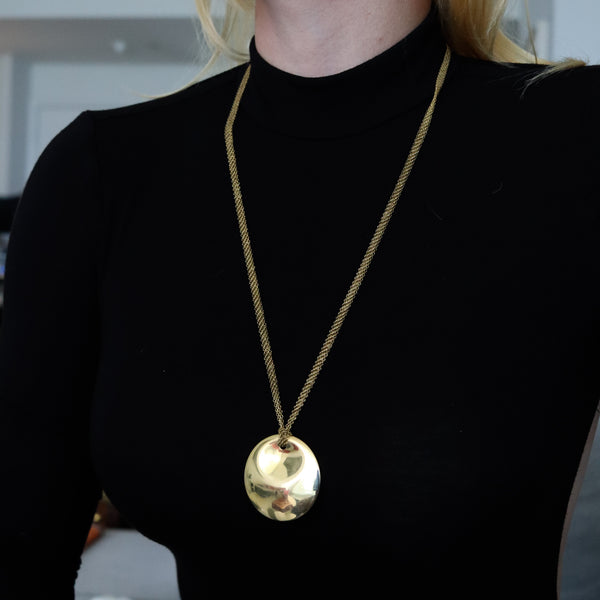 -Tiffany & Co. 1982 Elsa Peretti Round Disc Mesh Necklace in 18Kt Yellow Gold