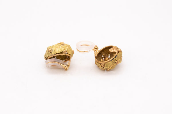 *Buccellati 1960 Milano 18 kt textured yellow gold earrings with organics motifs