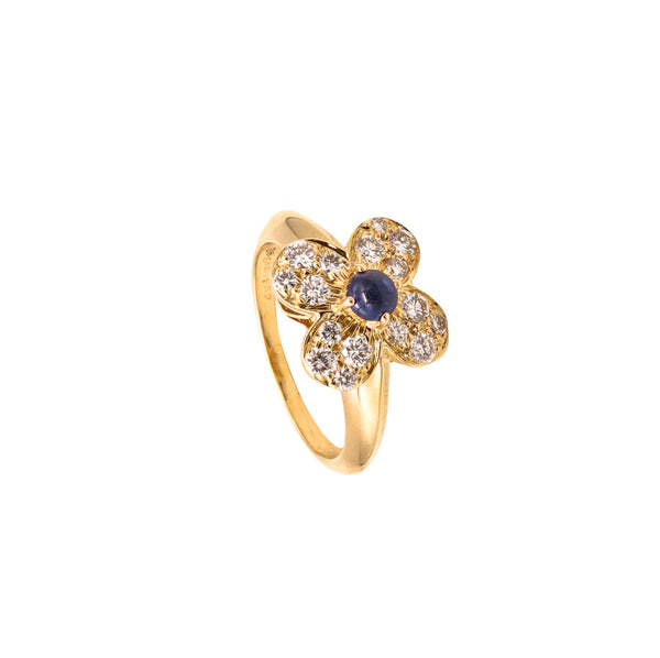 *Van Cleef & Arpels Paris modern Trefle ring in 18 kt yellow gold with D VVS diamonds and sapphire