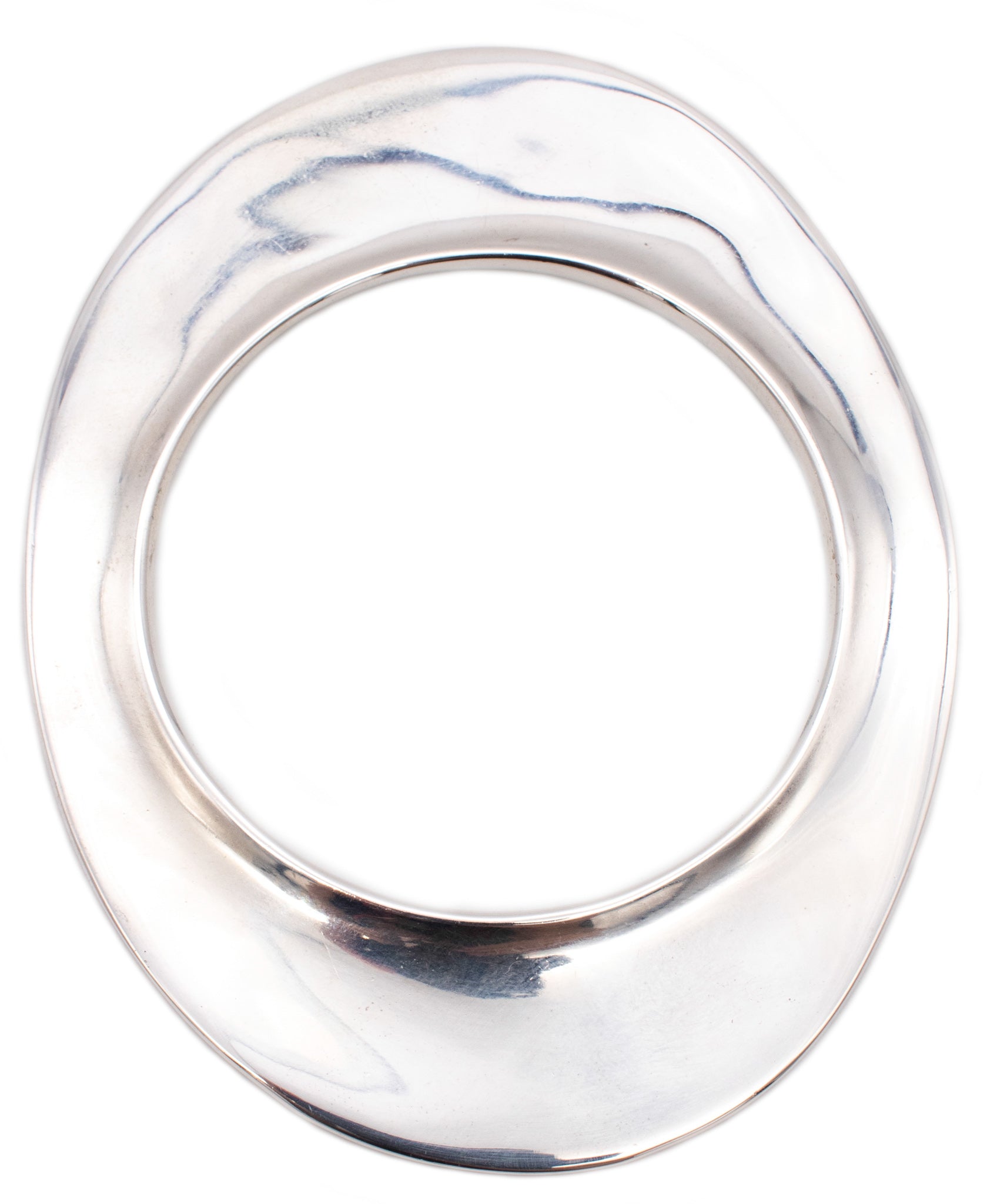 TIFFANY & CO. 1982 BY ELSA PERETTI, FLYING SAUCER OVAL BRACELET-PENDANT IN STERLING SILVER.