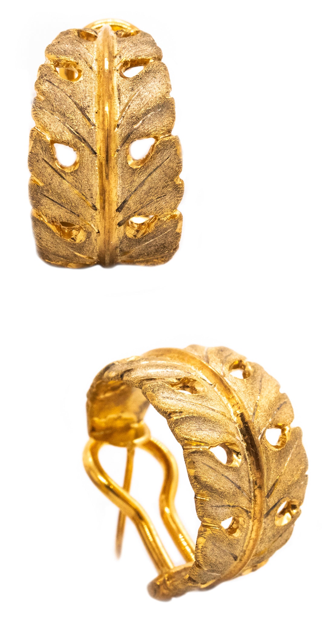 *Buccellati 1970 Milano 18 kt yellow gold earrings with organic leaves motifs