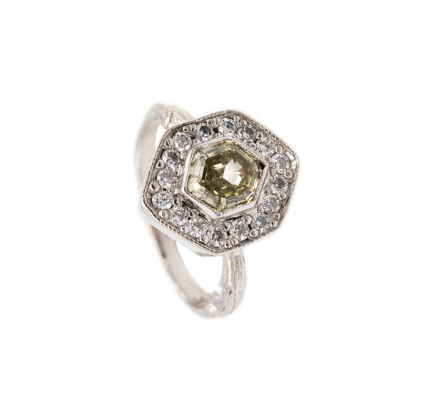 (S)Gia Certified Engagement Ring In 18Kt Gold With 2.05 Cts Hexagonal Green Yellow Diamonds