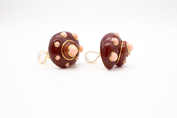 VERDURA 18 KT YELLOW GOLD SHELL EARCLIPS WITH CARVED AGATE AND PINK CORAL