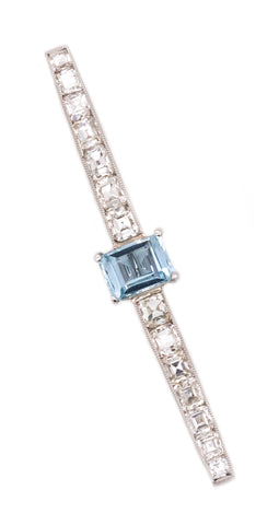 ART DECO 1930'S PLATINUM BAR BROOCH WITH 3.35 Ctw IN DIAMONDS AND AQUAMARINE
