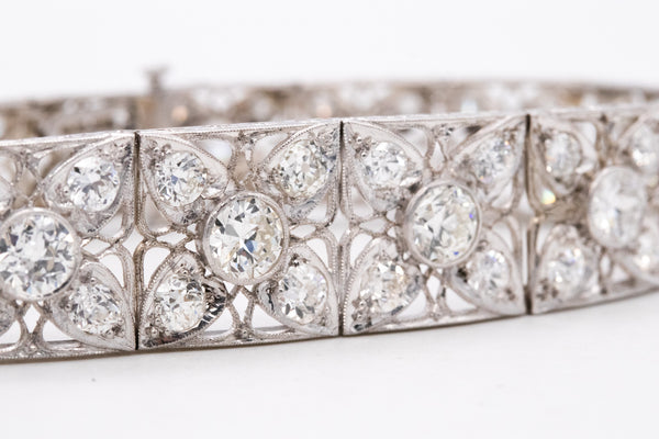 PLATINUM 1930 EUROPEAN ART DECO BRACELET WITH 14.03 Ctw IN DIAMONDS