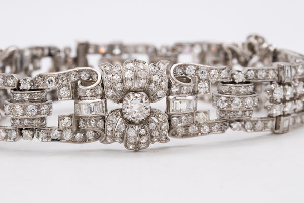 *Platinum 1930's Art Deco geometric bracelet with 14.79 Ctw in diamonds