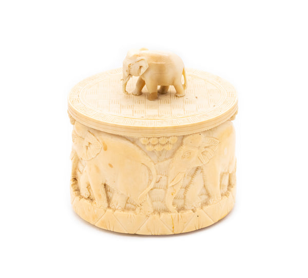 INDIAN HINDU 1910'S OVAL TEA CADDY BOX WITH LYD DECORATED WITH FIVE ELEPHANTS