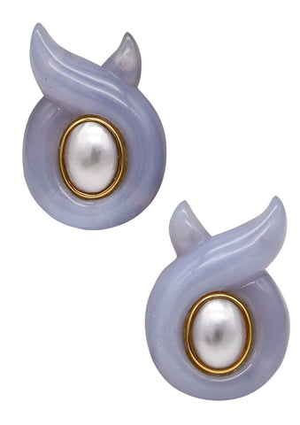 -Verdura Milan Free Forms Clip Earrings In 18Kt Gold With Carved Blue Lace Agate
