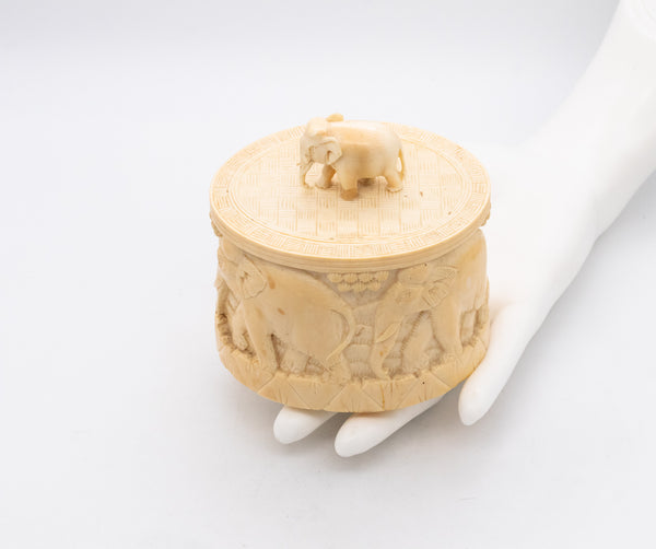 INDIAN HINDU 1910'S OVAL TEA CADDY BOX WITH LYD DECORATED WITH FIVE ELEPHANTS