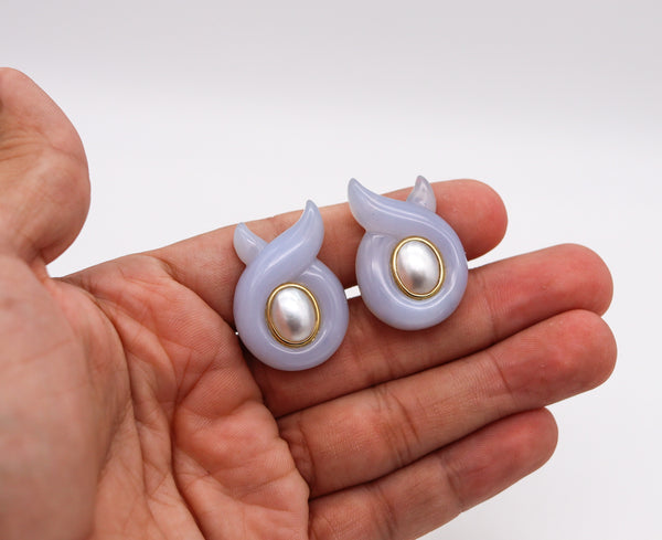 -Verdura Milan Free Forms Clip Earrings In 18Kt Gold With Carved Blue Lace Agate