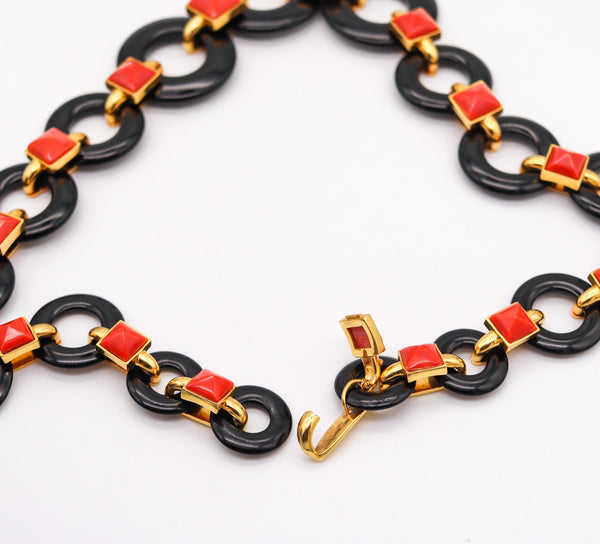Aldo Cipullo 1970 Graduated Necklace In 18Kt Gold With Coral And Onyx