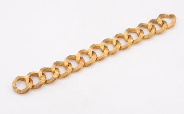 ITALIAN MID-CENTURY 1960 AREZZO TEXTURED OVAL LINKS BRACELET IN solid 18 KT YELLOW GOLD