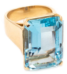 (S)Modernist Cocktail Ring In 18Kt Yellow Gold With 24.66 Cts Aquamarine