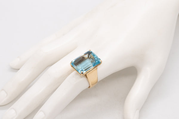 (S)Modernist Cocktail Ring In 18Kt Yellow Gold With 24.66 Cts Aquamarine