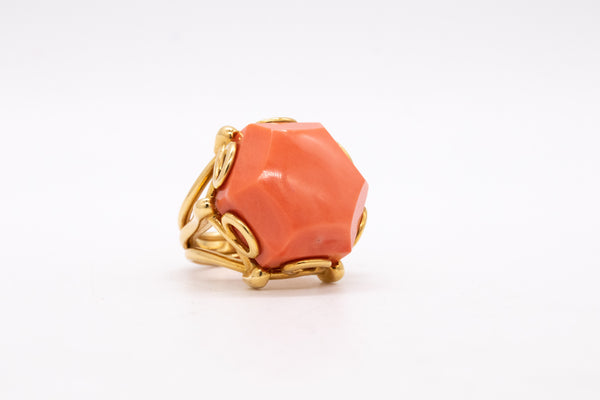 *Valentin Magro modern cocktail ring in 18 kt yellow gold with 24.5 cts Coral