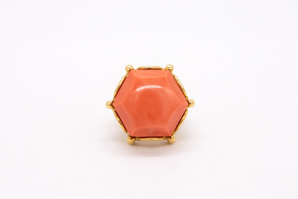 *Valentin Magro modern cocktail ring in 18 kt yellow gold with 24.5 cts Coral