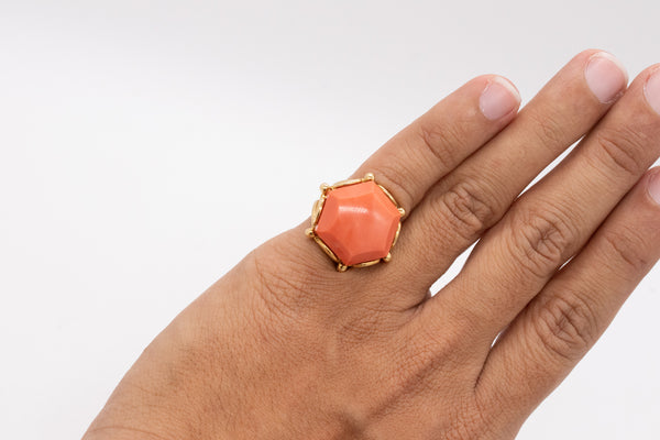 *Valentin Magro modern cocktail ring in 18 kt yellow gold with 24.5 cts Coral