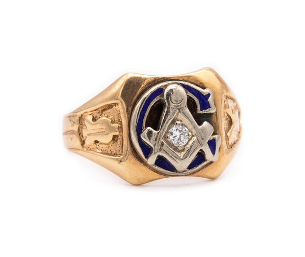 MASONIC 1930 MEN'S RING IN 10 KT GOLD WITH ENAMEL AND ONE DIAMOND