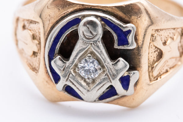 MASONIC 1930 MEN'S RING IN 10 KT GOLD WITH ENAMEL AND ONE DIAMOND