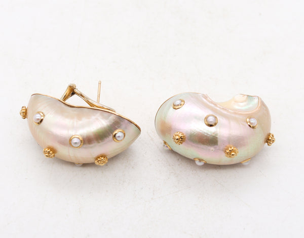 *Trianon Seaman Schepps Half Shells earrings in 14 kt yellow gold with round pearls