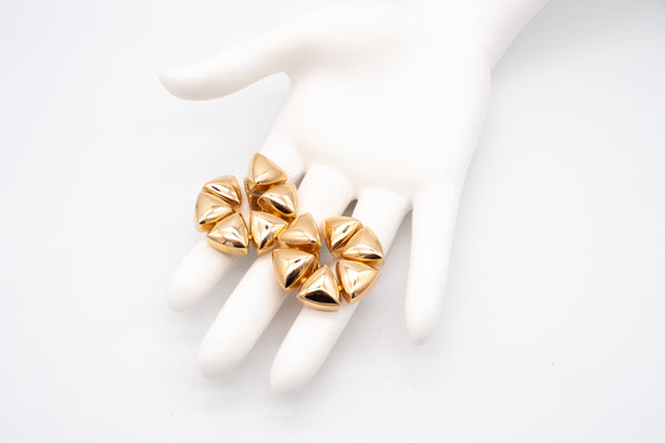 *Vhernier Milano large Freccia geometric clips-earrings in 18 kt yellow gold