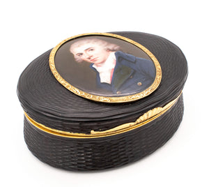 French School 1790 Louis XVI Oval Snuff Box in 18Kt Gold With Miniature Portrait