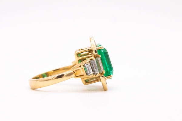 Gia Certified Cocktail Ring in 18Kt Gold With 10.32 Ctw In Colombian Emerald And VS Diamonds