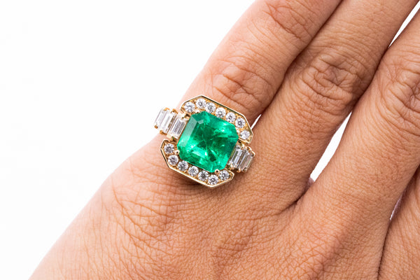 Gia Certified Cocktail Ring in 18Kt Gold With 10.32 Ctw In Colombian Emerald And VS Diamonds