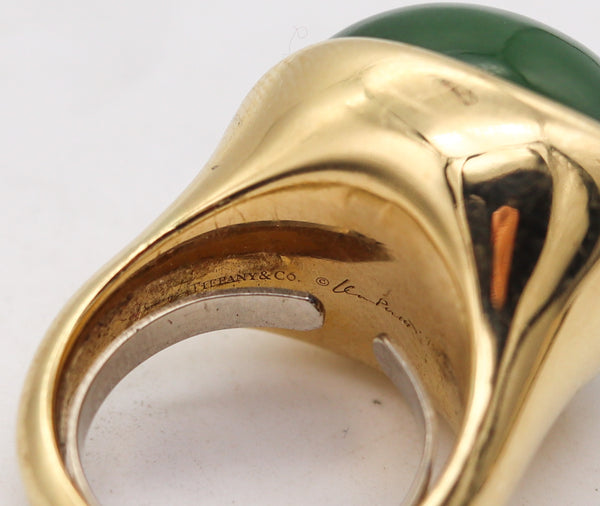 -Tiffany Co. Elsa Peretti Sculptural Ring in 18kt Gold With 26.64 Cts Nephrite Jade