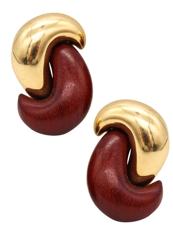 -Italian 1970 Modernist Clip Earrings In 18Kt Yellow Gold With Rose Wood