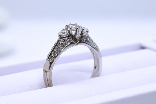 MODERN 3 DIAMONDS 14 KT WHITE GOLD RING